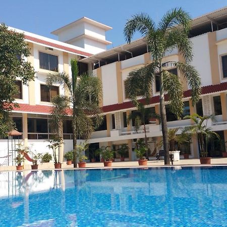 Resort Silver Hills Lonavala Eksteriør billede