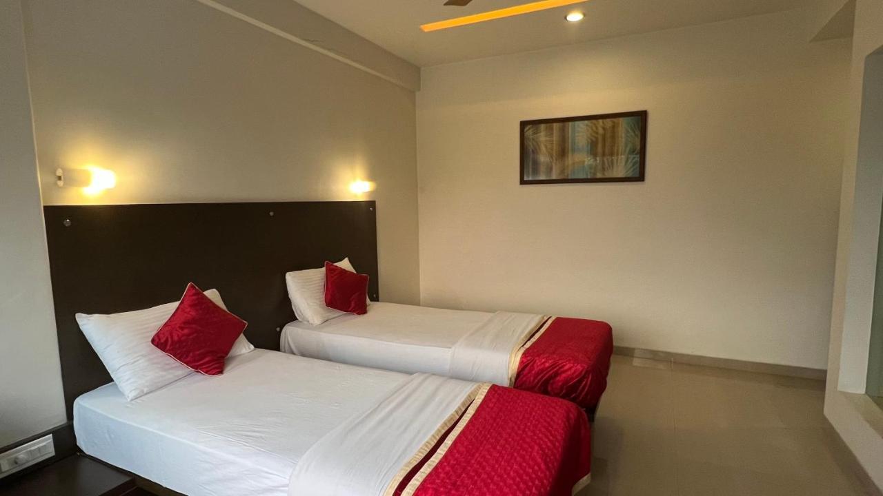 Resort Silver Hills Lonavala Eksteriør billede