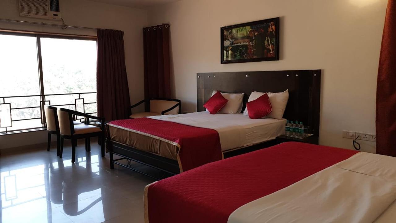 Resort Silver Hills Lonavala Eksteriør billede