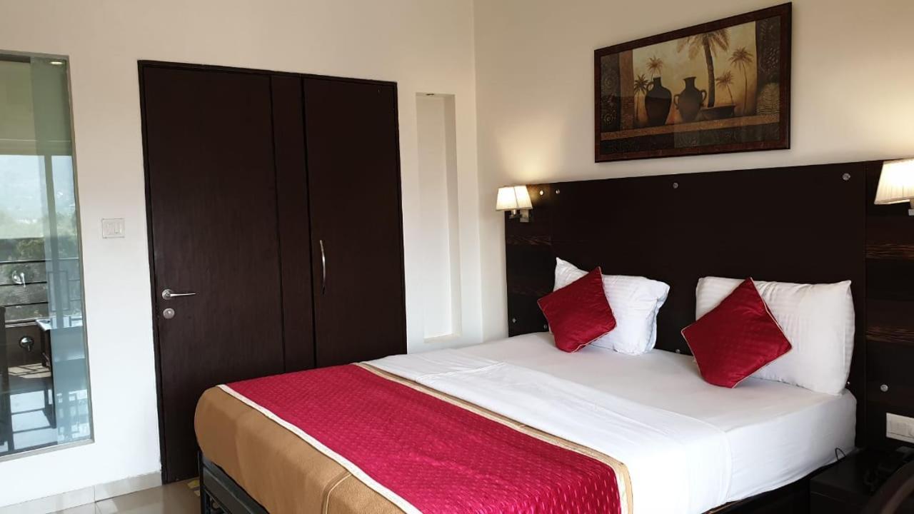 Resort Silver Hills Lonavala Eksteriør billede