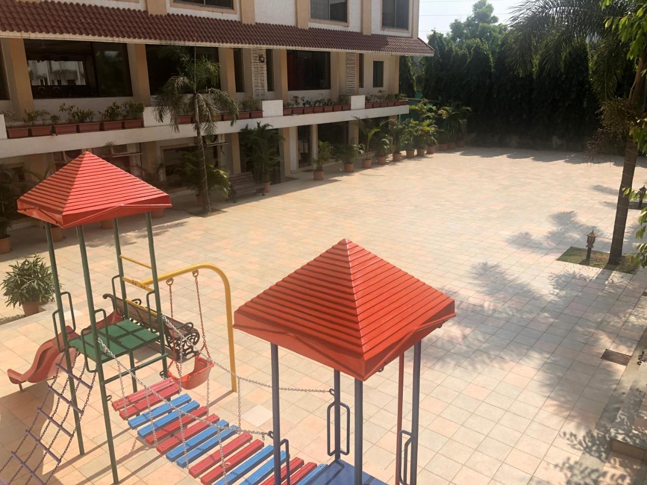 Resort Silver Hills Lonavala Eksteriør billede
