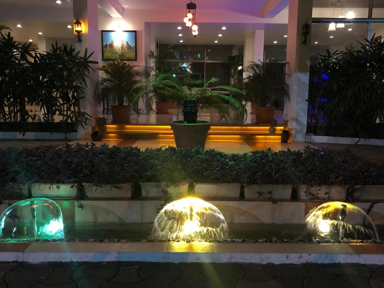 Resort Silver Hills Lonavala Eksteriør billede