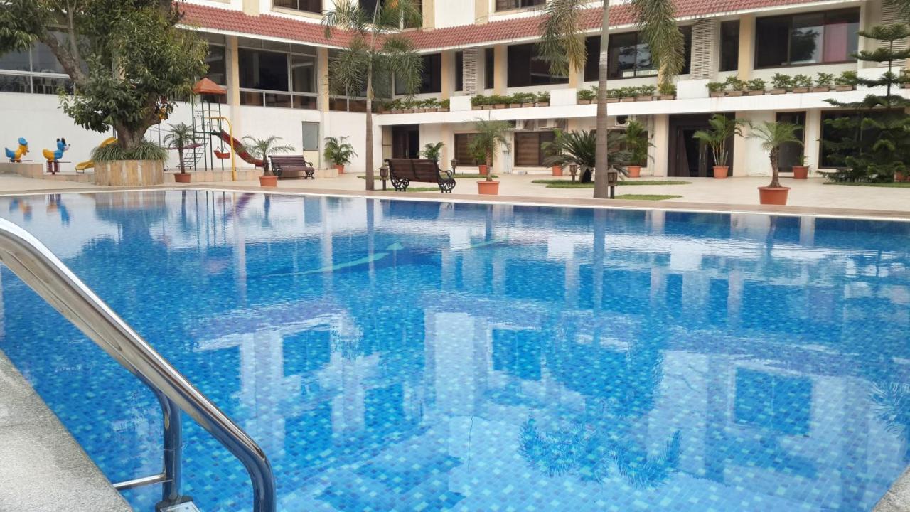 Resort Silver Hills Lonavala Eksteriør billede