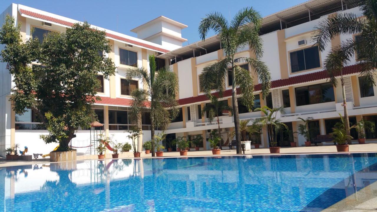 Resort Silver Hills Lonavala Eksteriør billede